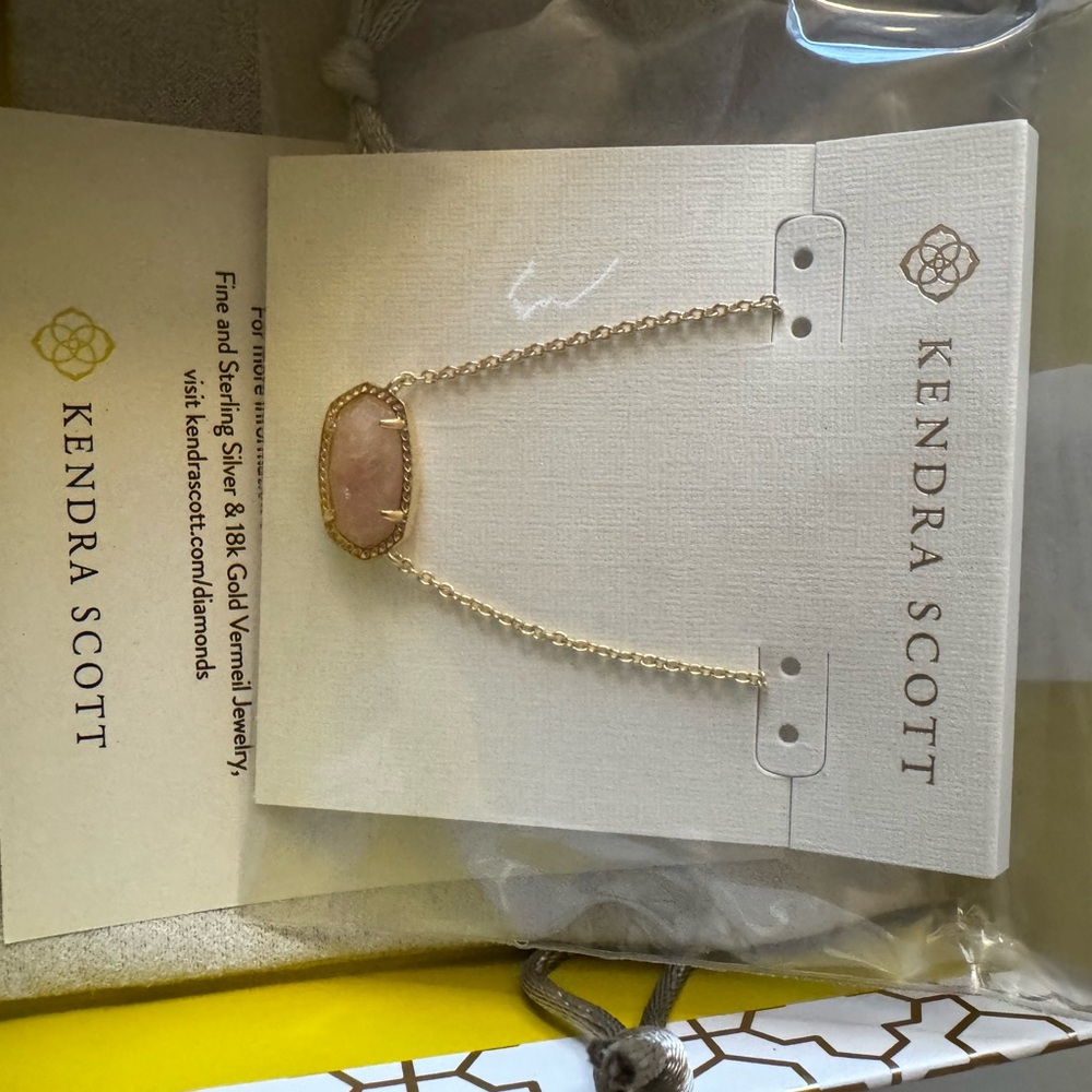 Kendra Scott necklace